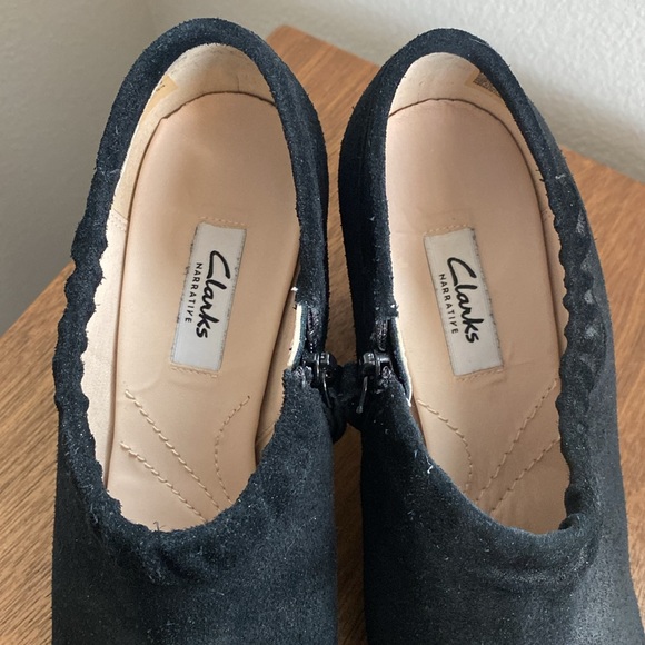 Clarks Narrative Black Suede Bootie Heel, Women’s size 8 - Picture 4 of 16